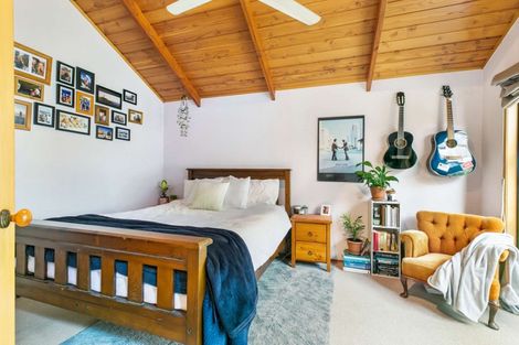 Photo of property in 82 Wade River Road, Stanmore Bay, Whangaparaoa, 0932