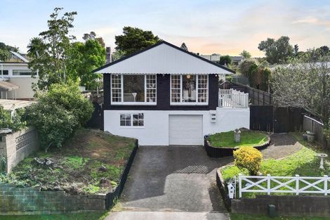 Photo of property in 32 Glenmore Road, Sunnyhills, Auckland, 2010