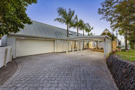 Photo of property in 25 Oakpark Place, West Harbour, Auckland, 0618