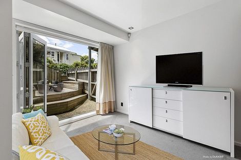 Photo of property in 5 Valley Street, Island Bay, Wellington, 6023