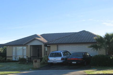 Photo of property in 75 Moyrus Crescent, East Tamaki Heights, Auckland, 2016