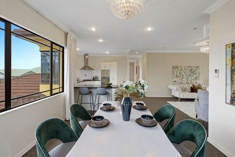 Photo of property in 33 Cricklade Terrace, Windsor Park, Auckland, 0632