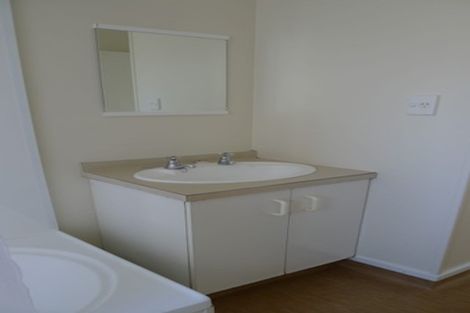 Photo of property in 37 Solveig Place, Randwick Park, Auckland, 2105