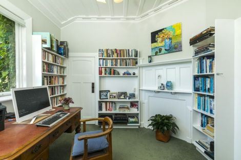 Photo of property in 122 Vauxhall Road, Narrow Neck, Auckland, 0624