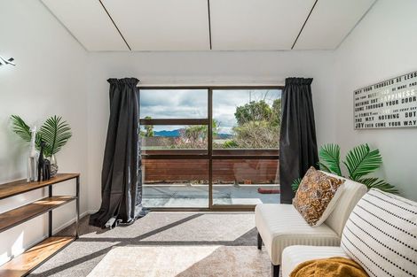 Photo of property in 1 Redwood Close, Paraparaumu, 5032