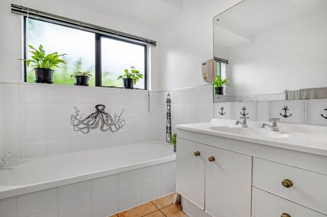 Photo of property in 21 Nyssa Place, Totara Heights, Auckland, 2105