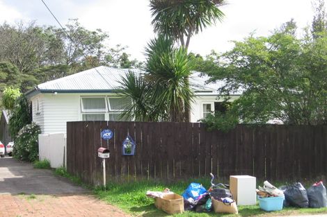 Photo of property in 135 Atkinson Road, Titirangi, Auckland, 0604