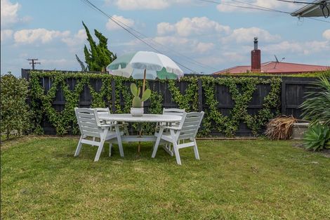 Photo of property in 79 Farquhar Road, Glendene, Auckland, 0602