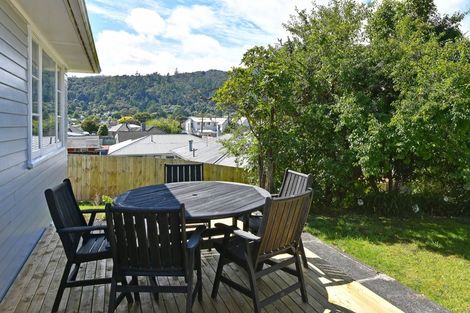 Photo of property in 16 Rintoul Grove, Stokes Valley, Lower Hutt, 5019