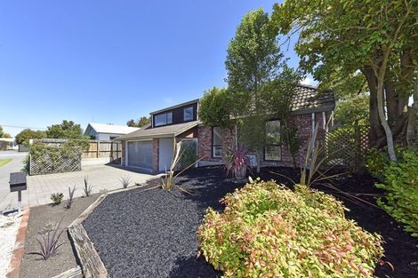 Photo of property in 3 Connemara Drive, Northwood, Christchurch, 8051