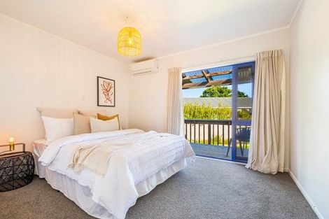 Photo of property in 10 Edwin Mitchelson Road, Muriwai, Waimauku, 0881