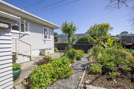 Photo of property in 16 Alexander Road, Raumati Beach, Paraparaumu, 5032