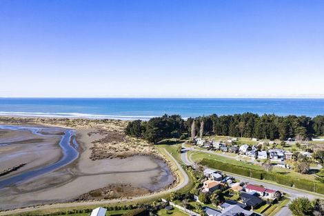 Photo of property in 4 Swindells Road, Waikuku Beach, 7473