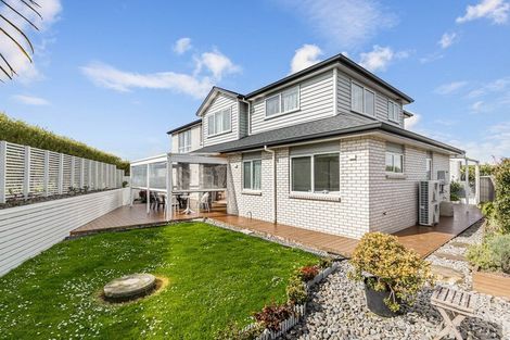 Photo of property in 2 Caldwell Place, Pinehill, Auckland, 0632