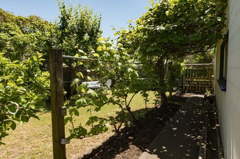 Photo of property in 28 Church Street, Waipawa, 4210