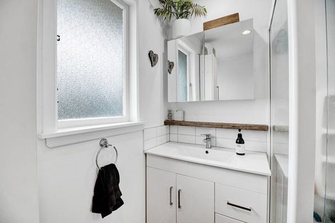 Photo of property in 215 Mangorei Road, Merrilands, New Plymouth, 4312