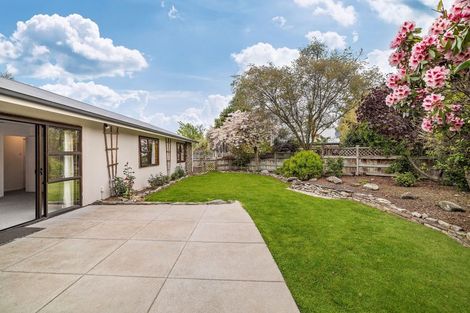 Photo of property in 16 Kuri Place, Wanaka, 9305