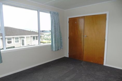 Photo of property in 38 Brooker Grove, Newlands, Wellington, 6037