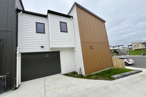 Photo of property in 12a Massine Place, Randwick Park, Auckland, 2105