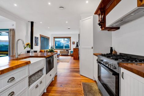 Photo of property in 7 Seddon Street, Westown, New Plymouth, 4310