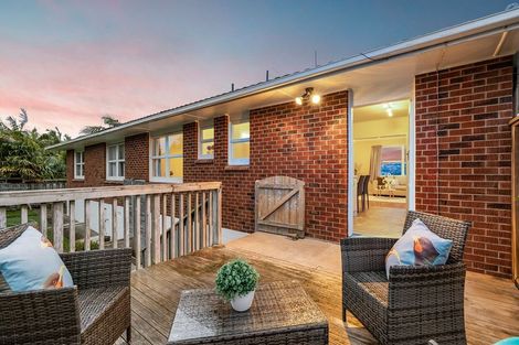 Photo of property in 1/4 Kowhai Road, Campbells Bay, Auckland, 0630