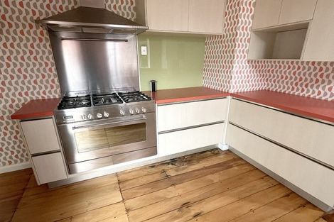 Photo of property in 136 Seaview Road, Westown, New Plymouth, 4310