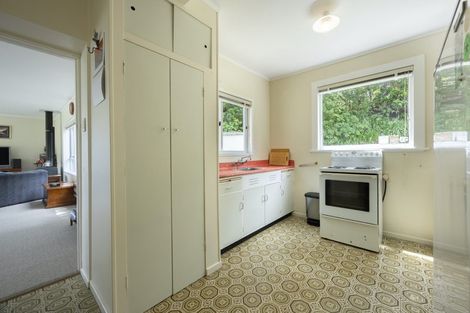 Photo of property in 14 Garden Road, Piha, 0772