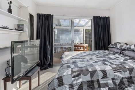 Photo of property in 5 Bird Grove, Stokes Valley, Lower Hutt, 5019