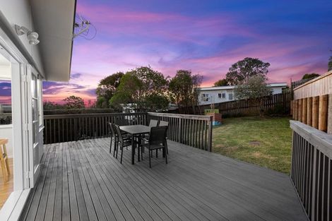 Photo of property in 11 Gatman Street, Birkdale, Auckland, 0626