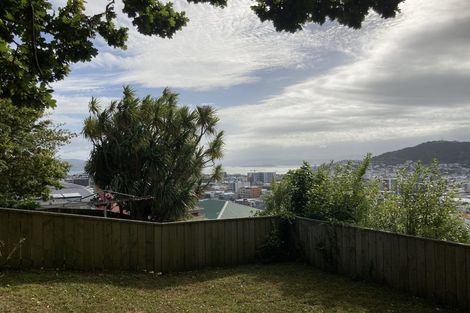 Photo of property in 1 Maarama Crescent, Aro Valley, Wellington, 6021