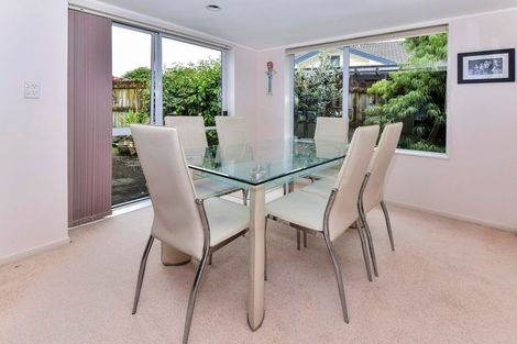 Photo of property in 8a Sheriff Place, Randwick Park, Auckland, 2105