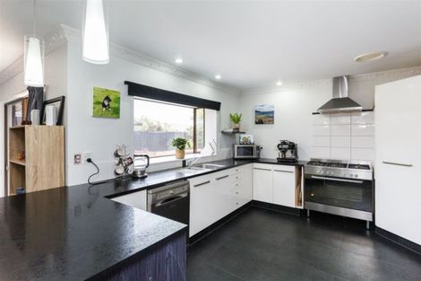 Photo of property in 77 Pacific Drive, Fitzherbert, Palmerston North, 4410