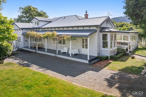 Photo of property in 2 Barton Road, Heretaunga, Upper Hutt, 5018