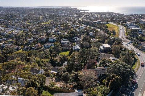 Photo of property in 2/177 Browns Bay Road, Browns Bay, Auckland, 0630