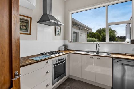 Photo of property in 22 Mills Street, Eltham, 4322