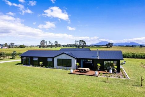Photo of property in 450 Waitara Road, Huirangi, New Plymouth, 4373