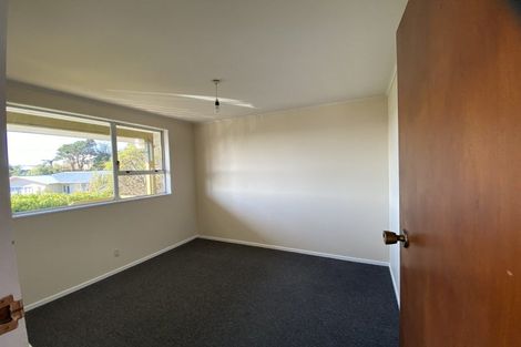 Photo of property in 20a Bloomsbury Grove, Newlands, Wellington, 6037