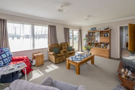 Photo of property in 6 Selwyn Street, Levin, 5510