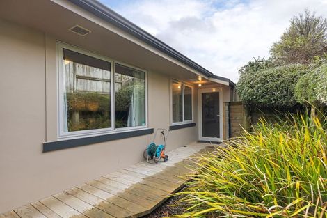 Photo of property in 37 La Lena Grove, Fitzherbert, Palmerston North, 4410