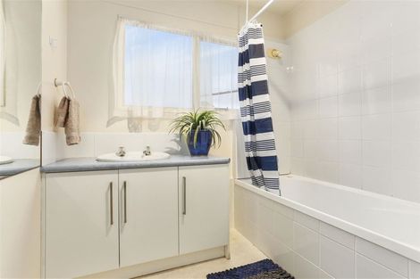 Photo of property in 80h Tirimoana Road, Te Atatu South, Auckland, 0602