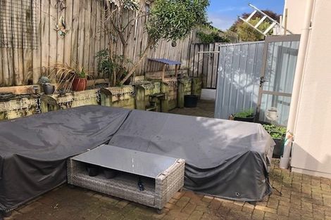 Photo of property in 3/102 Greenhithe Road, Greenhithe, Auckland, 0632