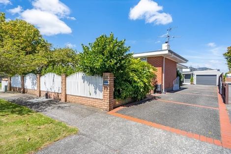 Photo of property in 68 Queens Grove, Hutt Central, Lower Hutt, 5010