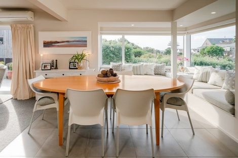 Photo of property in 6 Waiheke Street, Waikanae Beach, Waikanae, 5036
