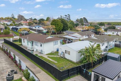 Photo of property in 4 Bundena Place, Clendon Park, Auckland, 2103