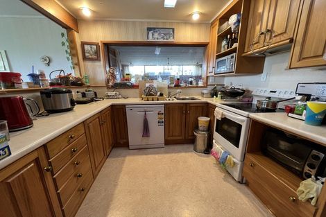 Photo of property in 3 Booralee Avenue, Botany Downs, Auckland, 2010