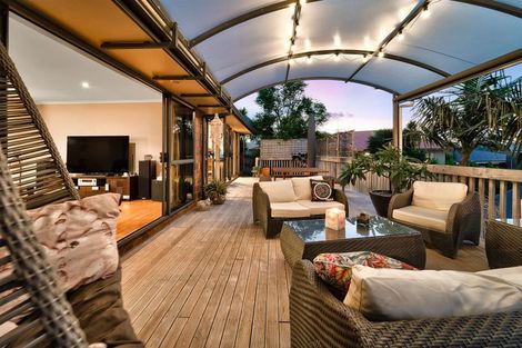 Photo of property in 28 Hawaiian Parade, Arkles Bay, Whangaparaoa, 0932