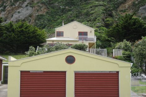 Photo of property in 61 Breaker Bay Road, Breaker Bay, Wellington, 6022