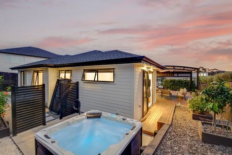 Photo of property in 22 Takurua Terrace, Orewa, 0931