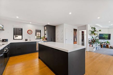 Photo of property in 16 Scurr Terrace, Wanaka, 9305