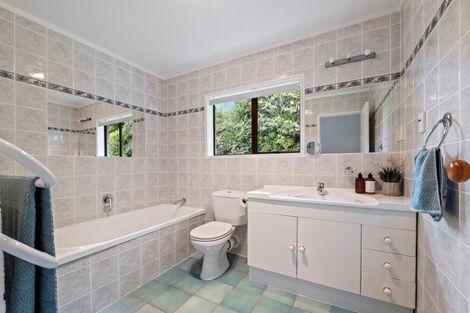 Photo of property in 16 Freeth Drive, Ridgewood, New Plymouth, 4371